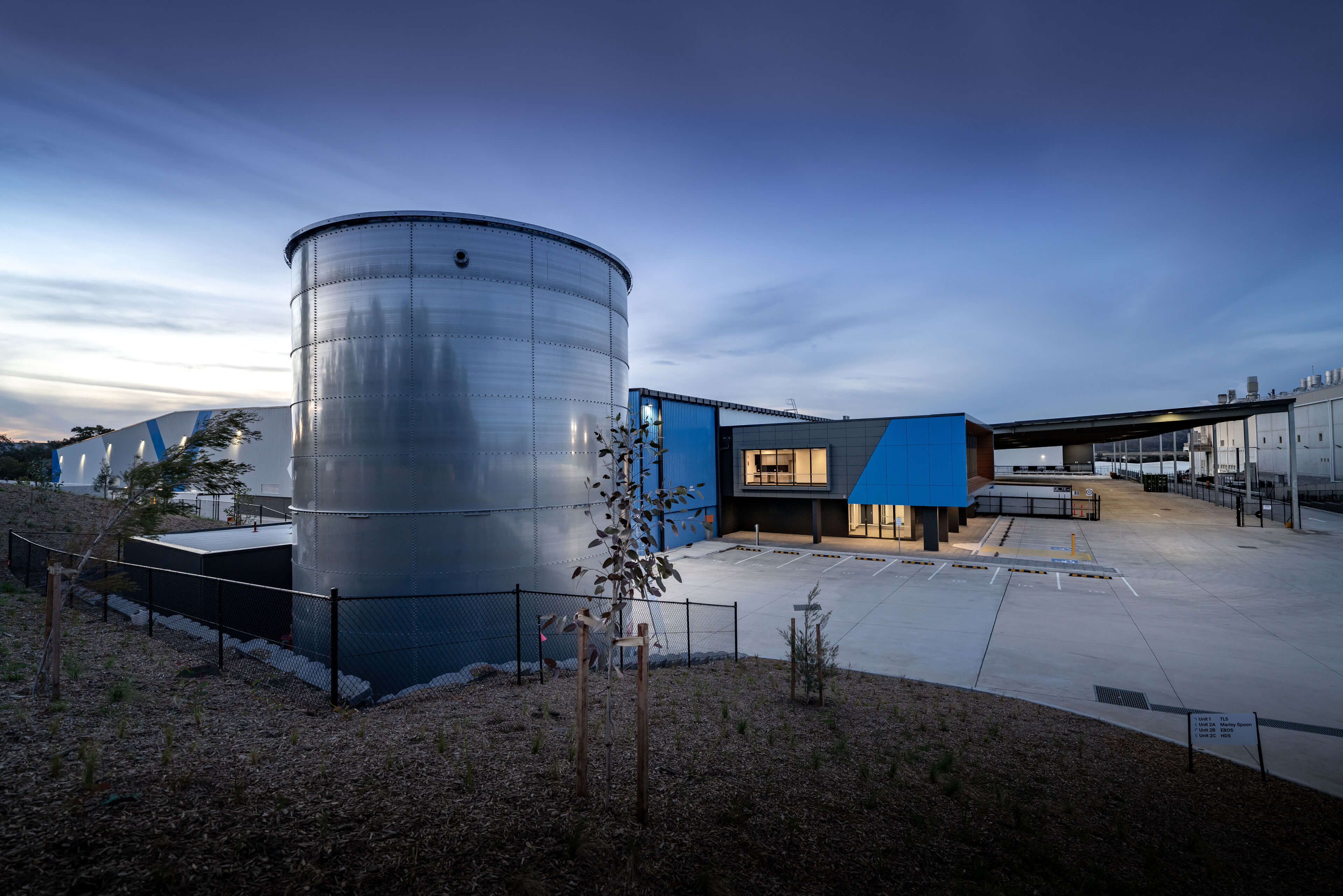 4 landscaping and external hardstand at building 2 wetherill park taylor construction industrial