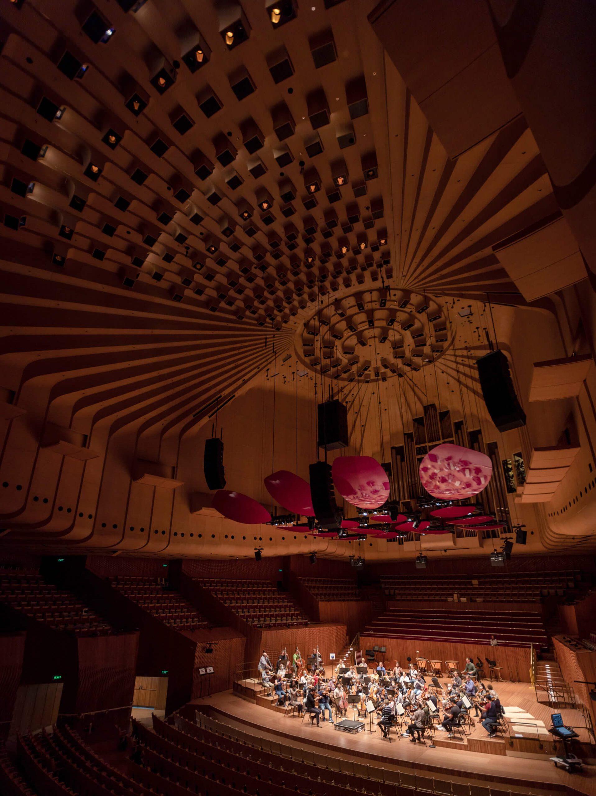 5 concert hall ceiling feature at sydney opera house taylor construction refurbishment and live environments