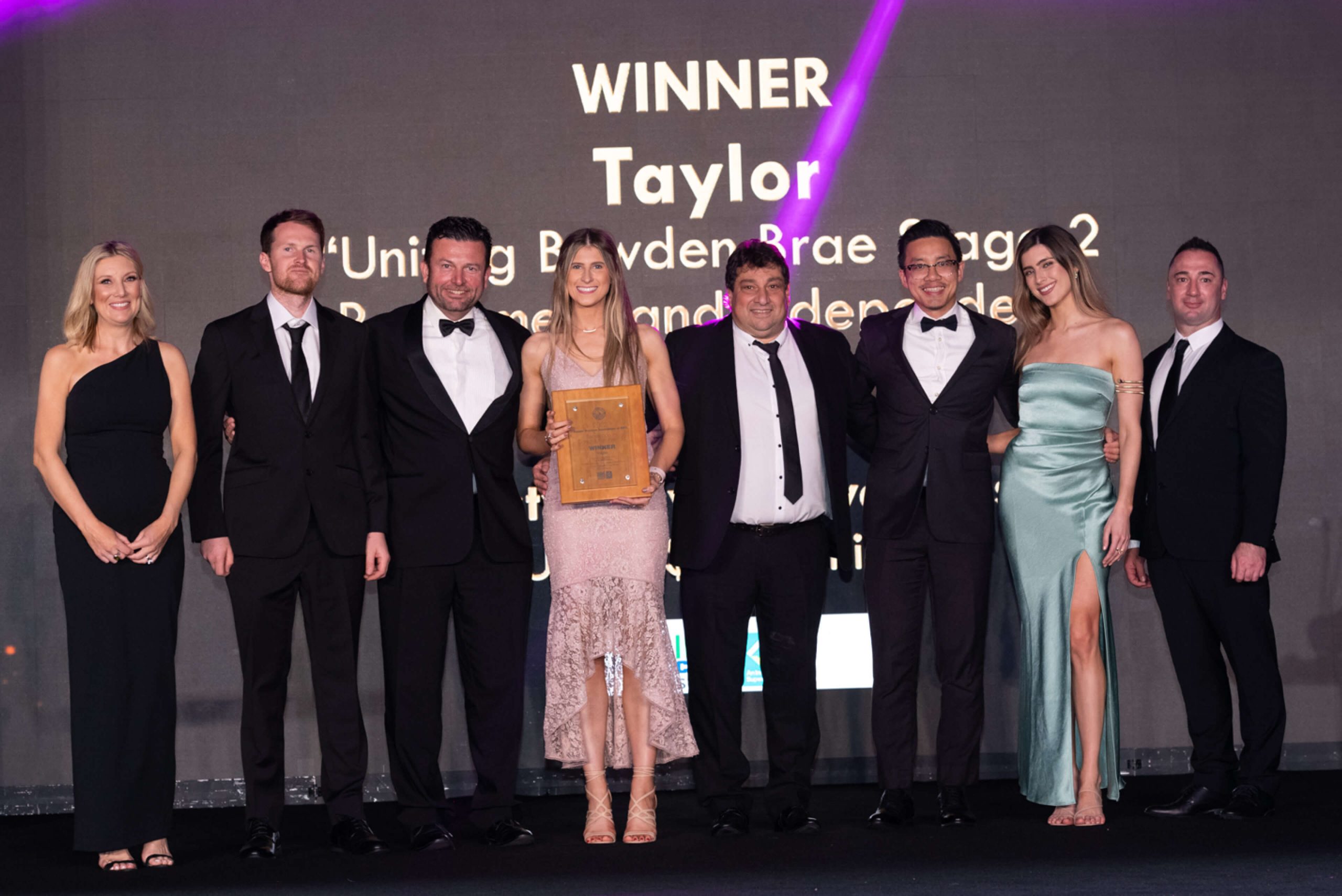 02 team taylor collecting onstage award mba 2